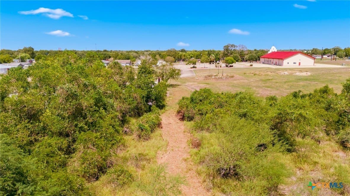 10 acres in Victoria County - photo 8
