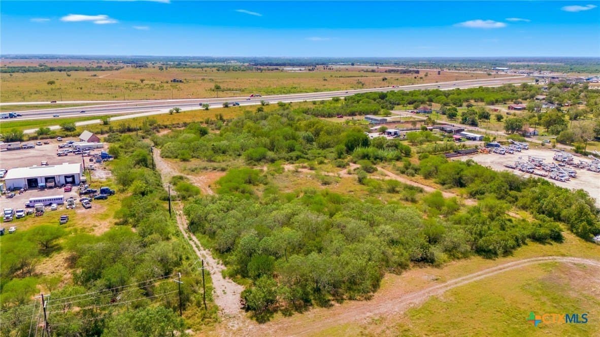 10 acres in Victoria County - photo 7