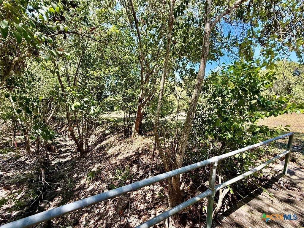 0.25 acres in Victoria County - photo 5