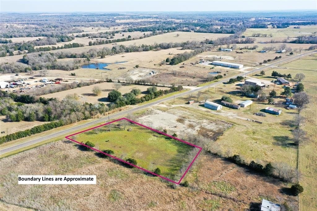1.5 acres in Freestone County gallery image 2