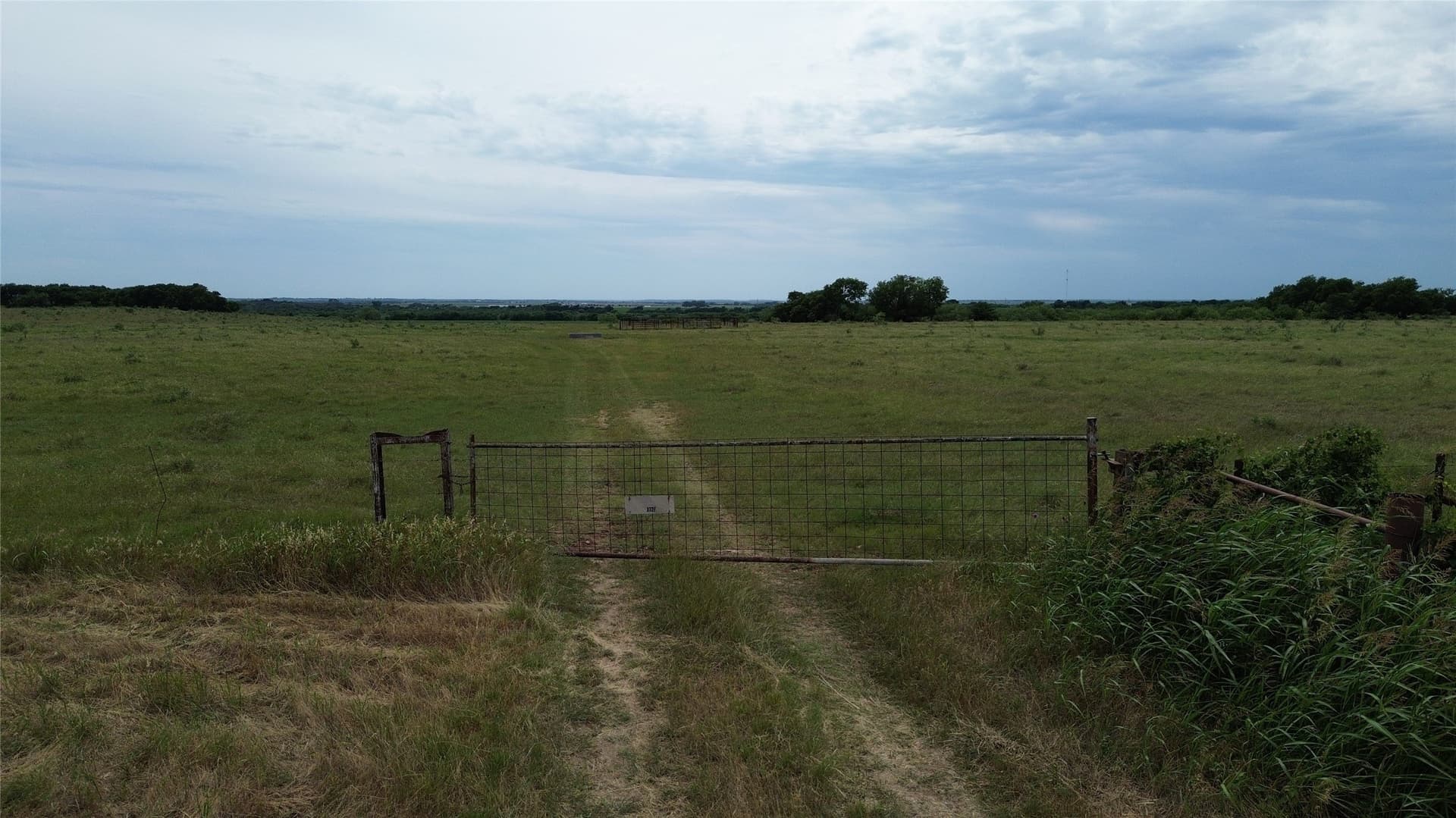202.36 acres in Hill County - photo 2