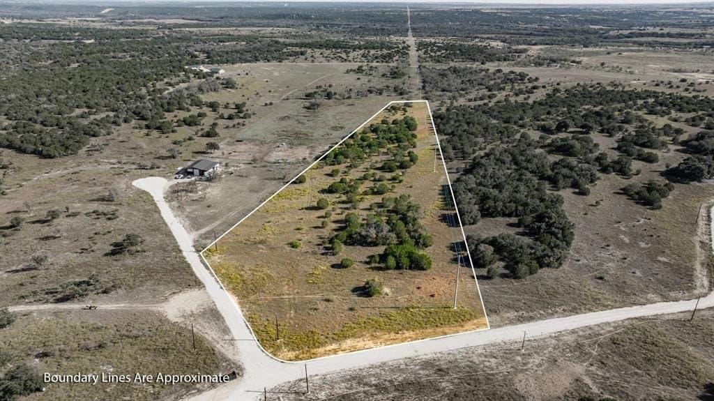 10.01 acres in Comanche County