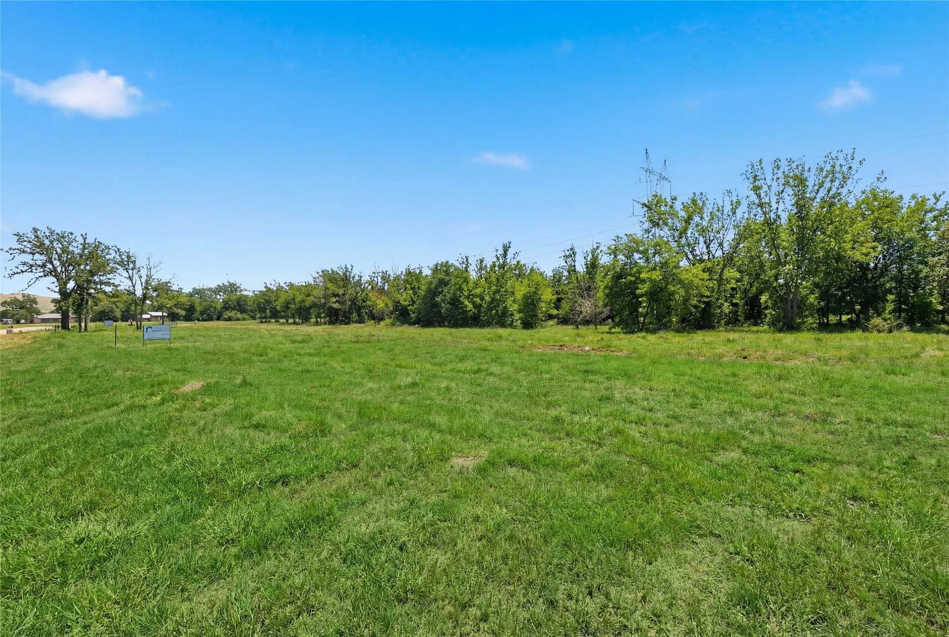 1 acres in Denton County gallery image 3