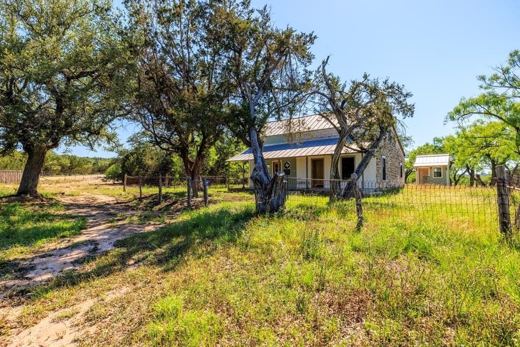115.92 acres in Gillespie County - photo 28
