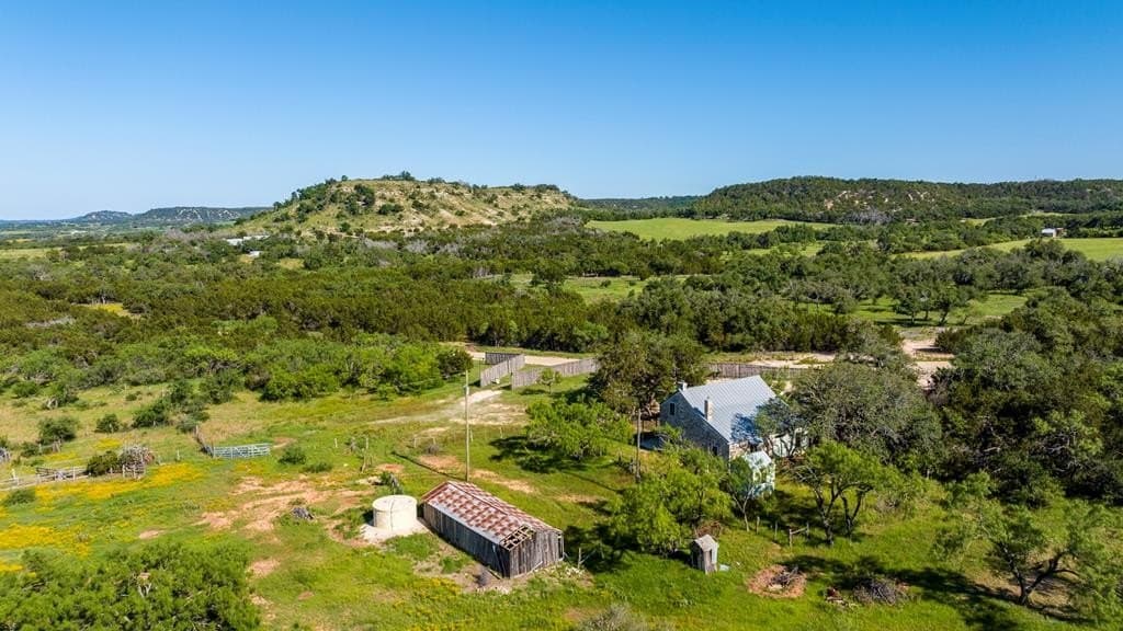 115.92 acres in Gillespie County - photo 2