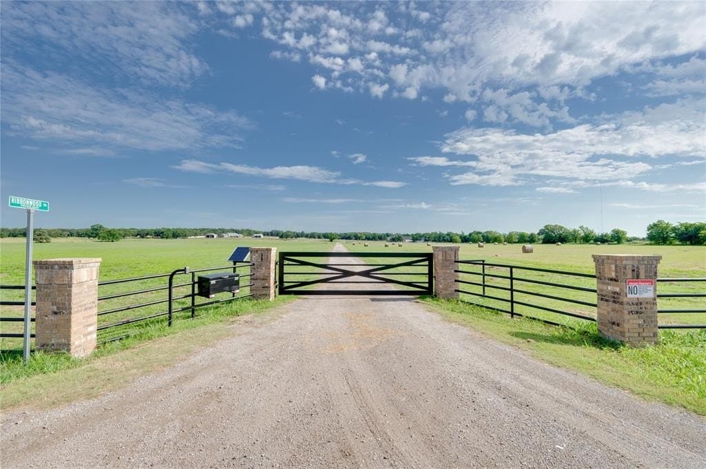 11 acres in Cooke County