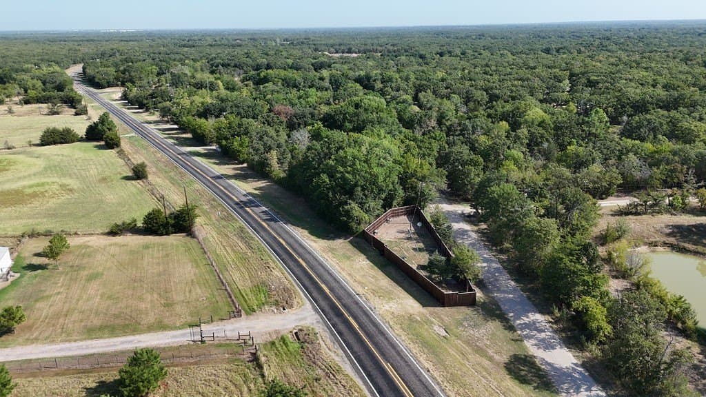 0.33 acres in Hunt County - photo 8