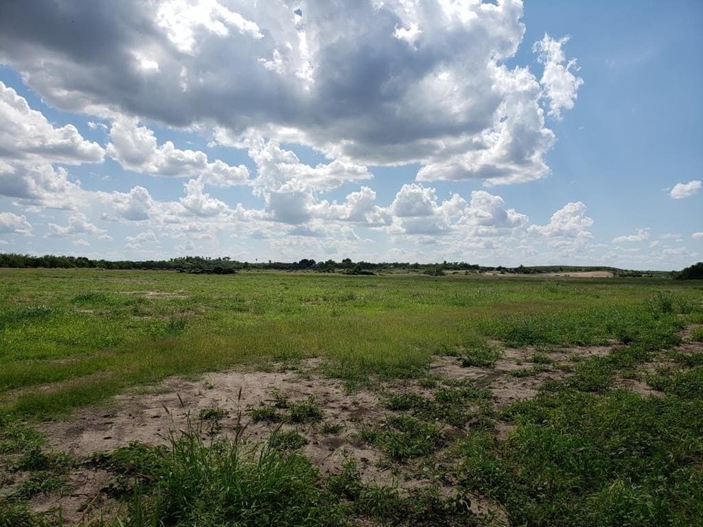 10.63 acres in Maverick County