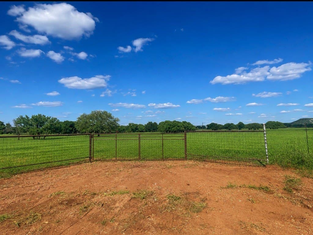 10.5 acres in Kimble County gallery image 2
