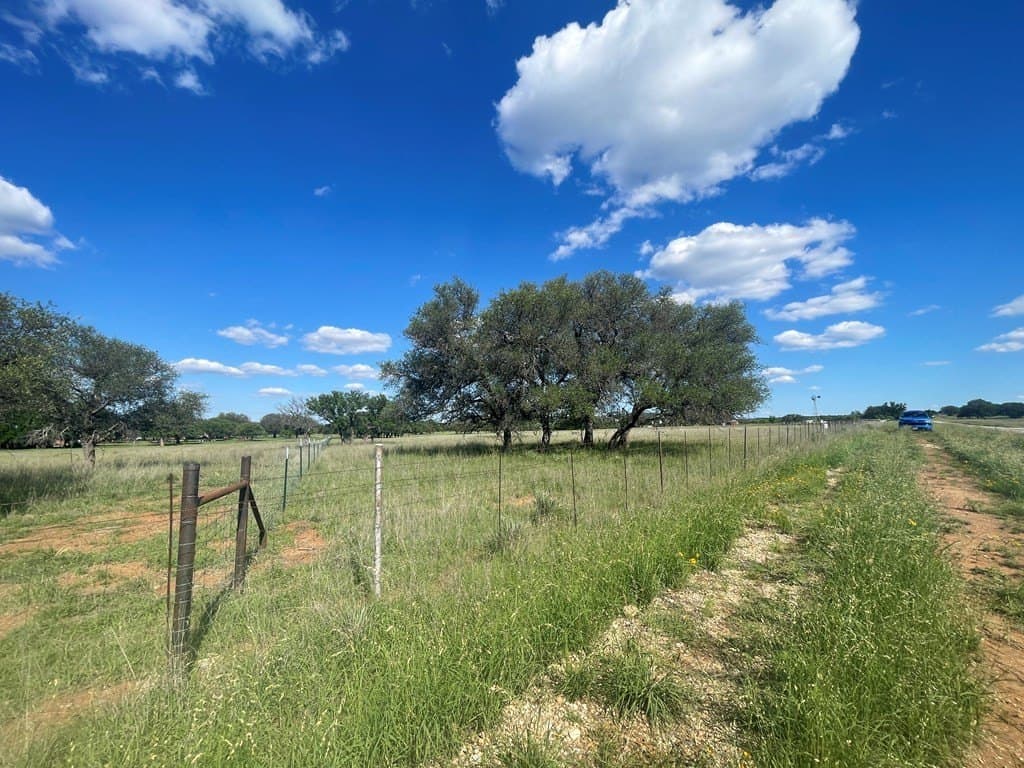 10.5 acres in Kimble County gallery image 3