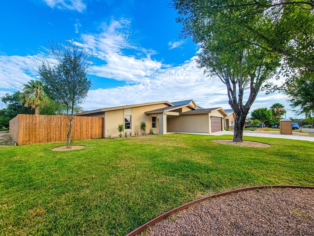 10,400 acres in Maverick County gallery image 2