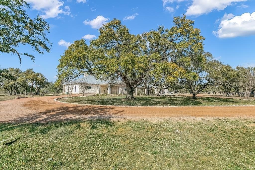 80 acres in Gillespie County - photo 2