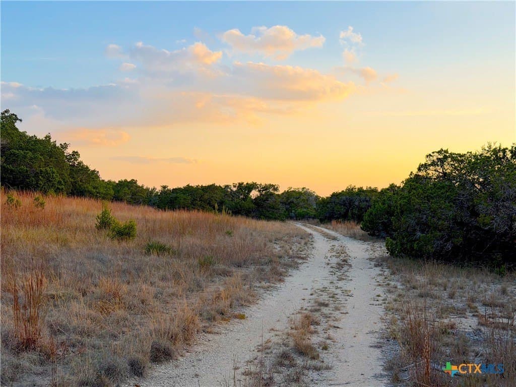 100 acres in Comal County - photo 4