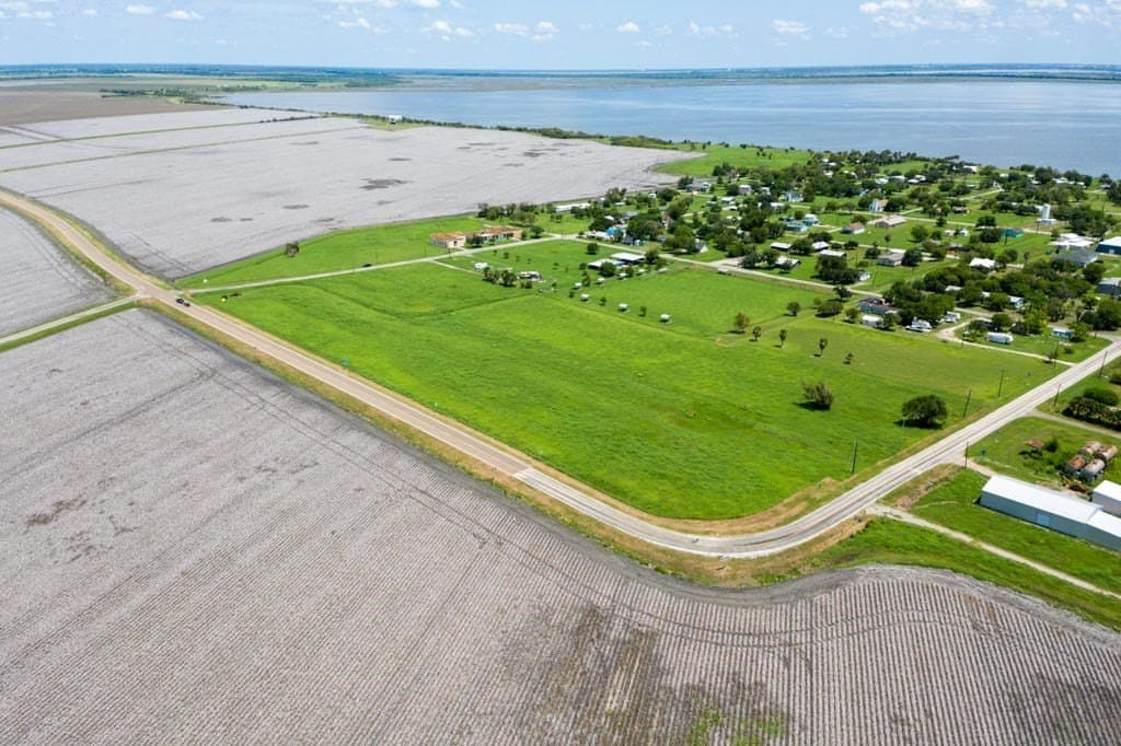 0.79 acres in Refugio County - photo 26