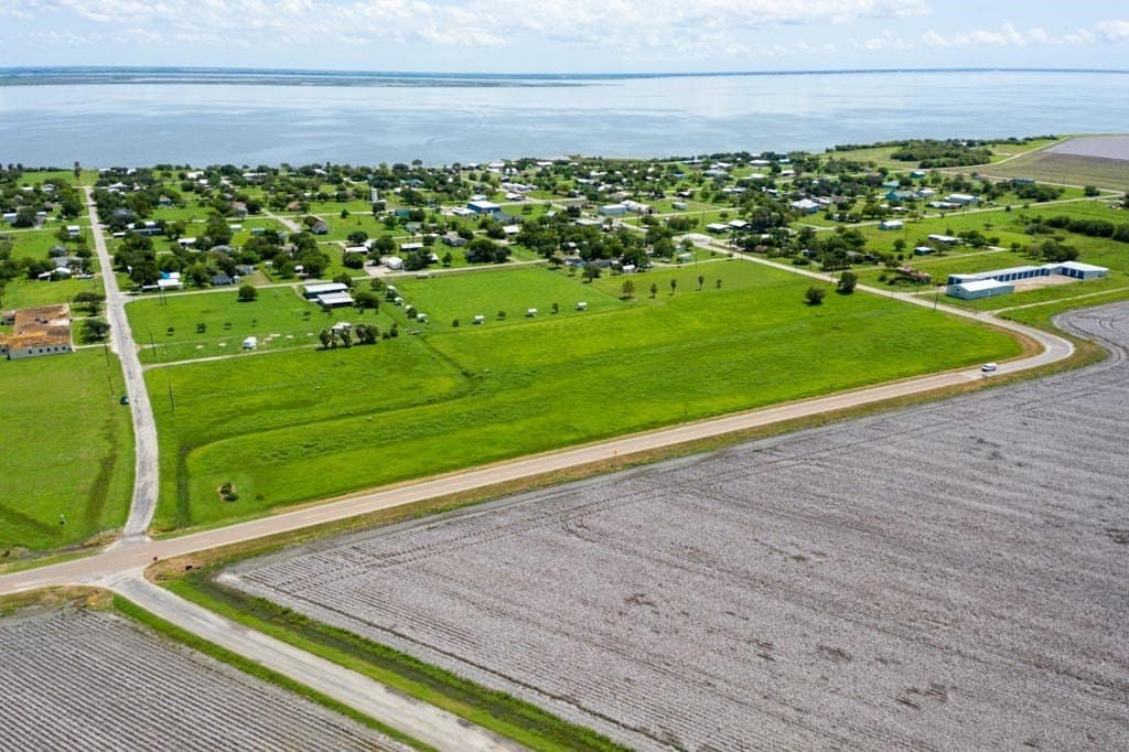0.79 acres in Refugio County - photo 20