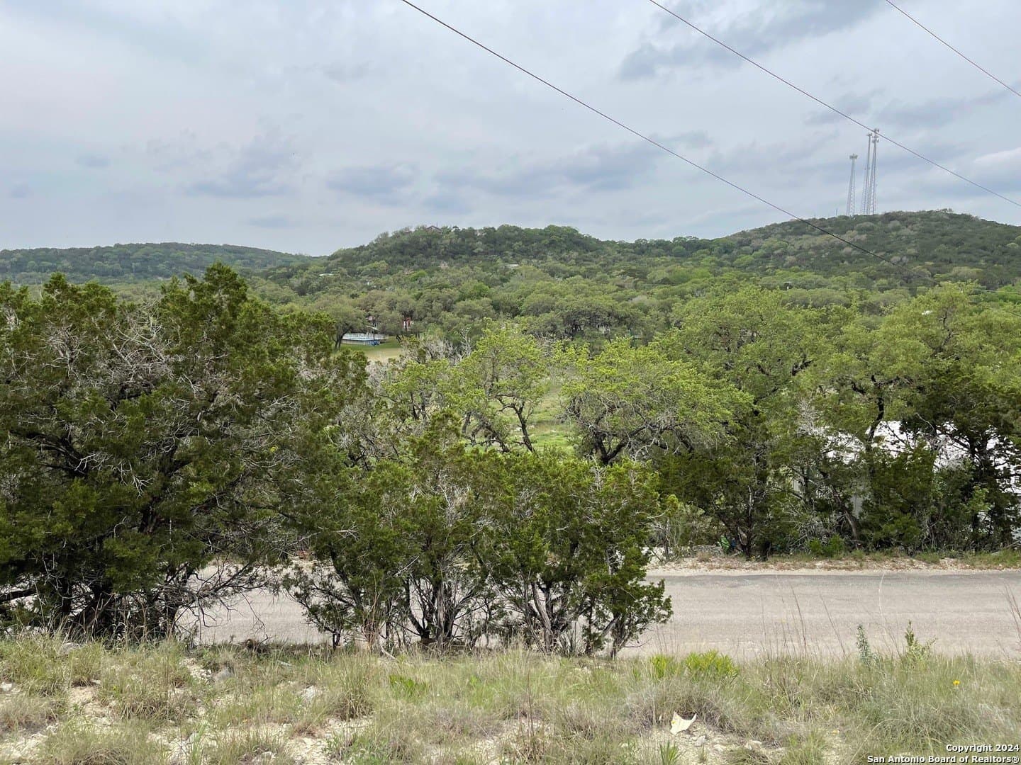 1.22 acres in Bandera County gallery image 3