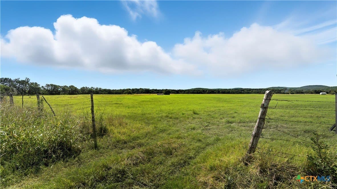20.5 acres in Blanco County gallery image 4