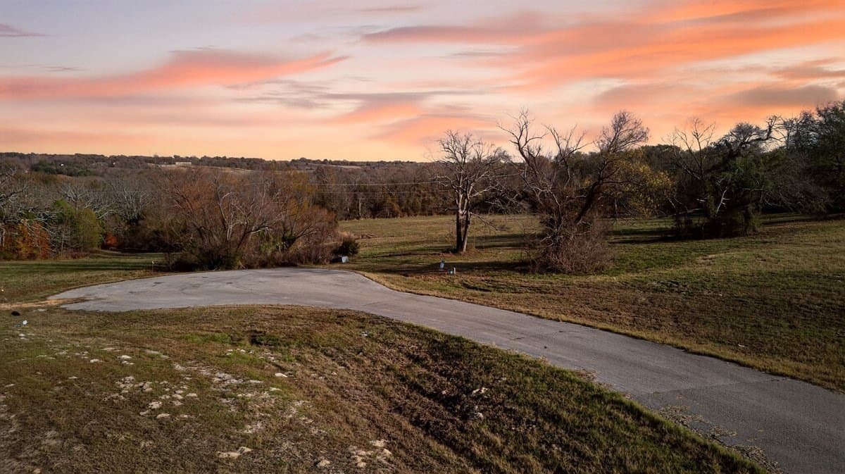 2.84 acres in Henderson County - photo 2