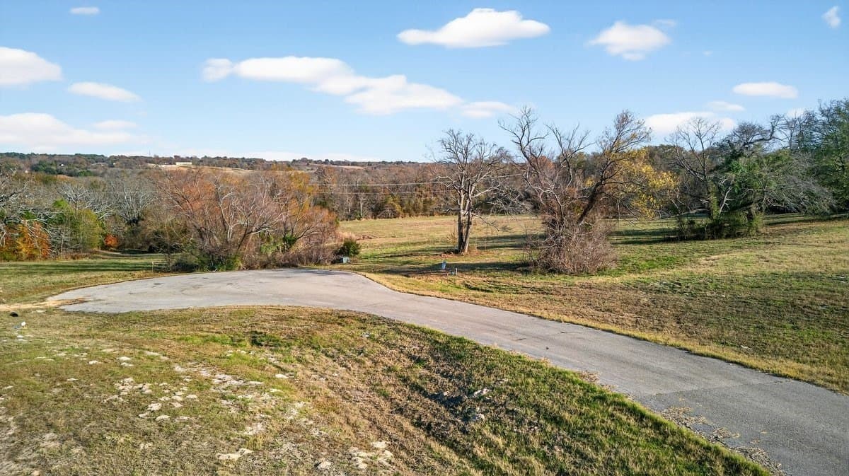 2.84 acres in Henderson County