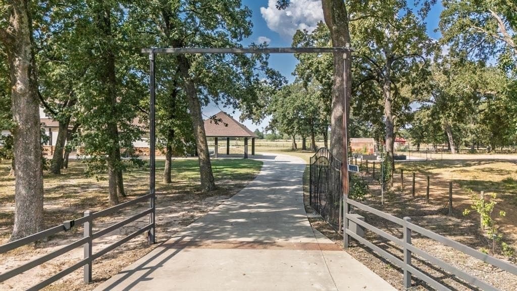 10 acres in Hopkins County gallery image 2