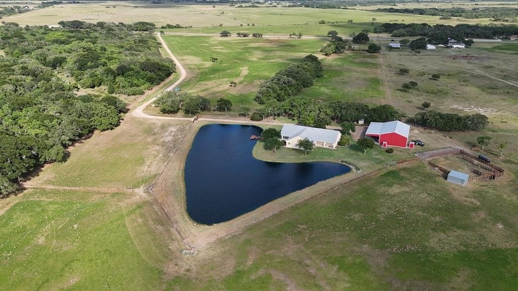 57.79 acres in Blessing Area County - photo 6