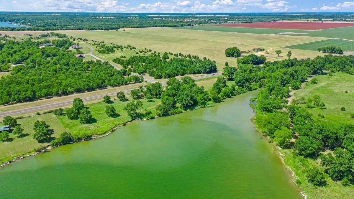 5.9 acres in Navarro County - photo 9