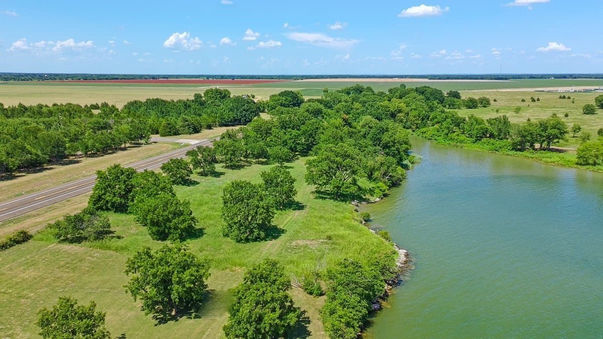 5.9 acres in Navarro County - photo 5