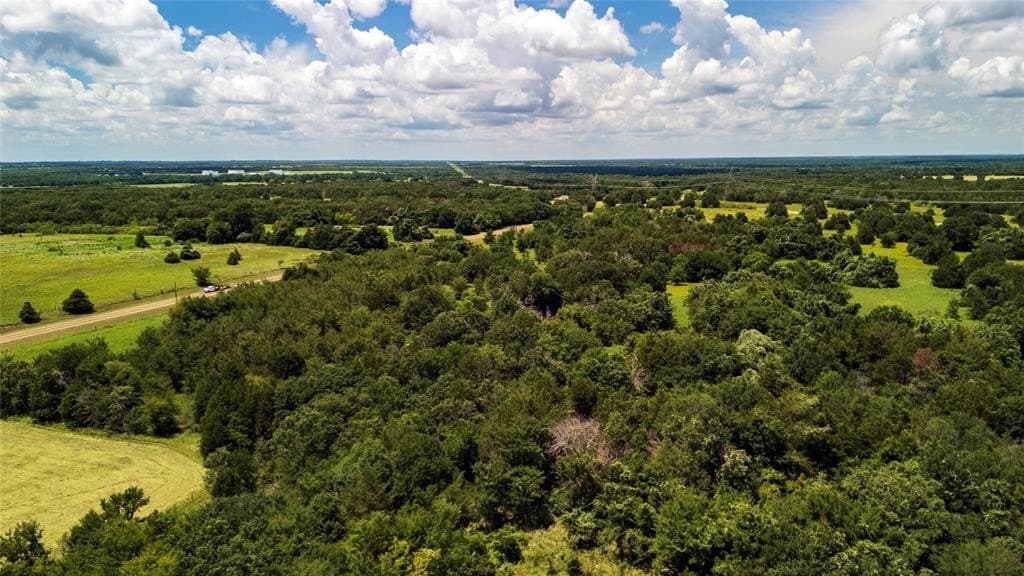 10 acres in Freestone County