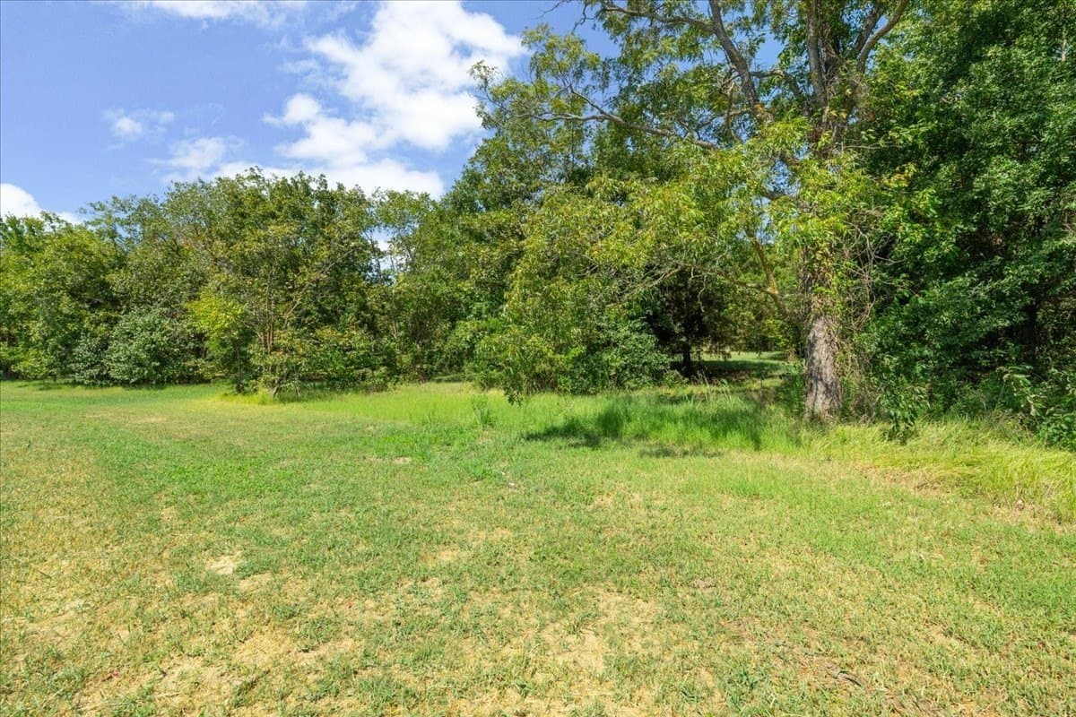 0.63 acres in Navarro County - photo 10