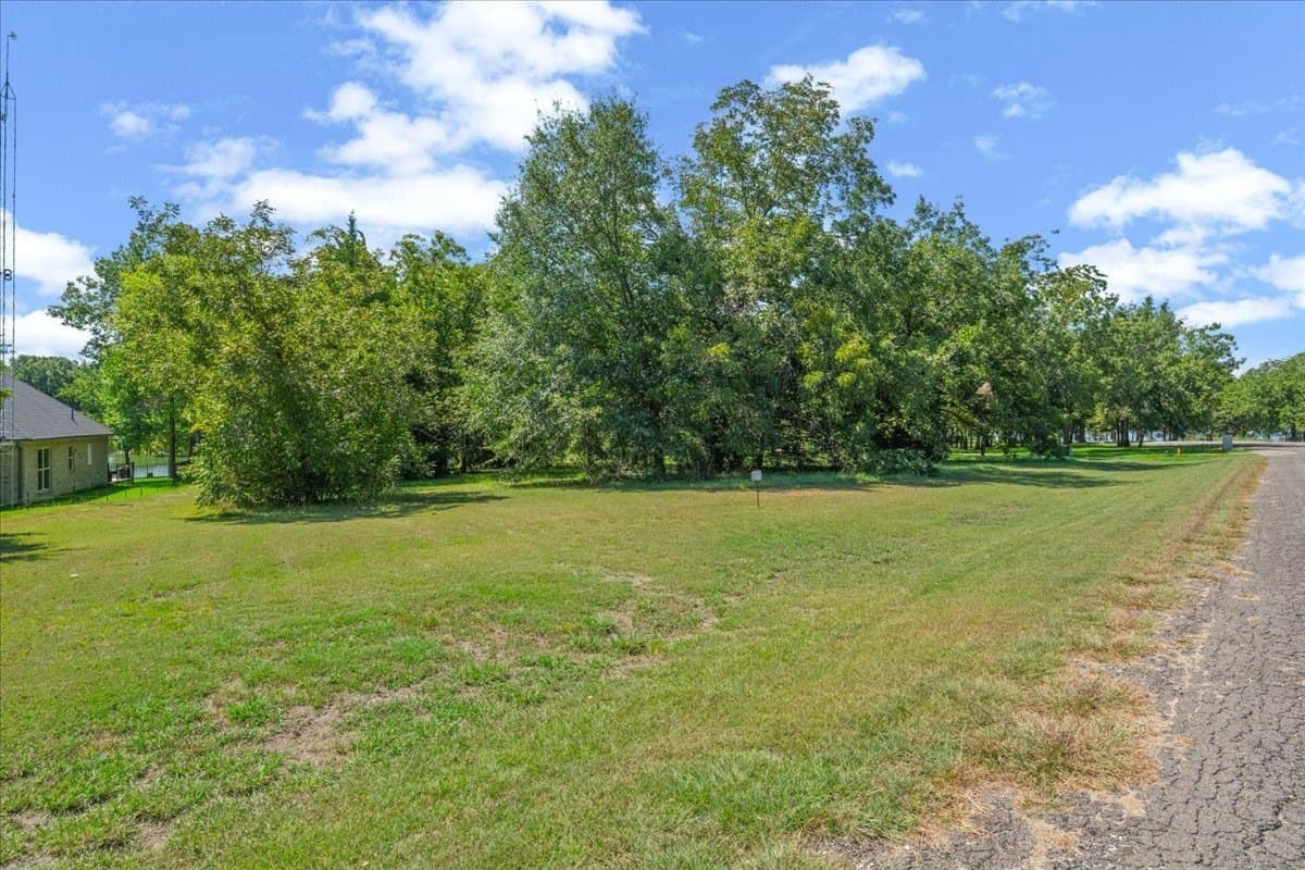 0.63 acres in Navarro County - photo 9