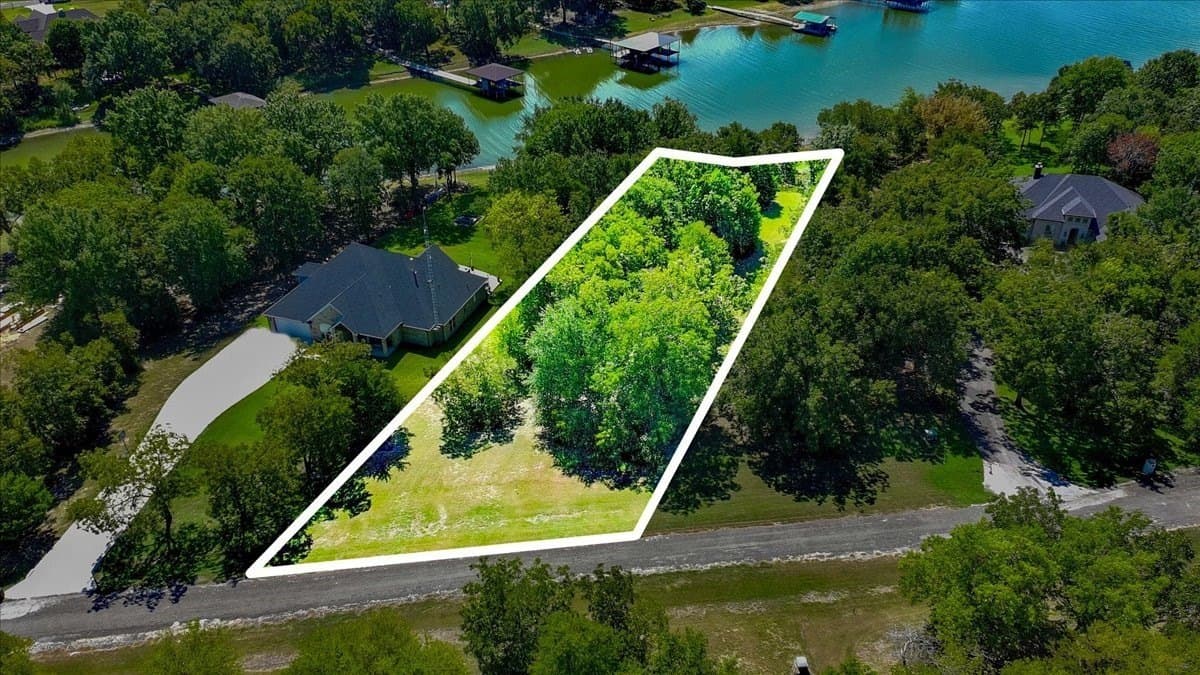 0.63 acres in Navarro County - photo 4