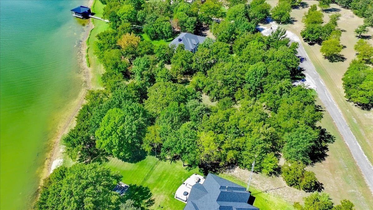 0.63 acres in Navarro County