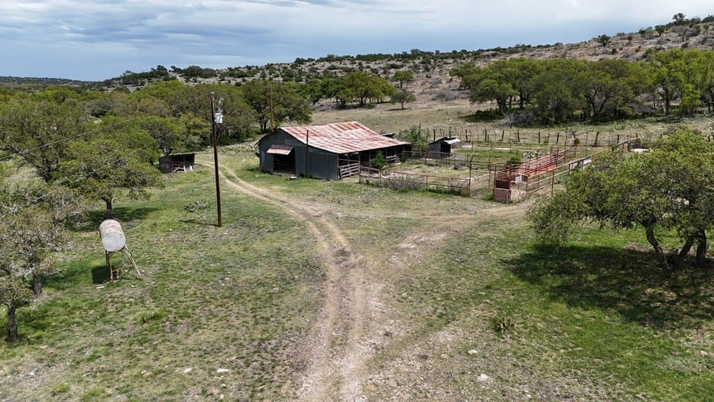 155 acres in Edwards County gallery image 4