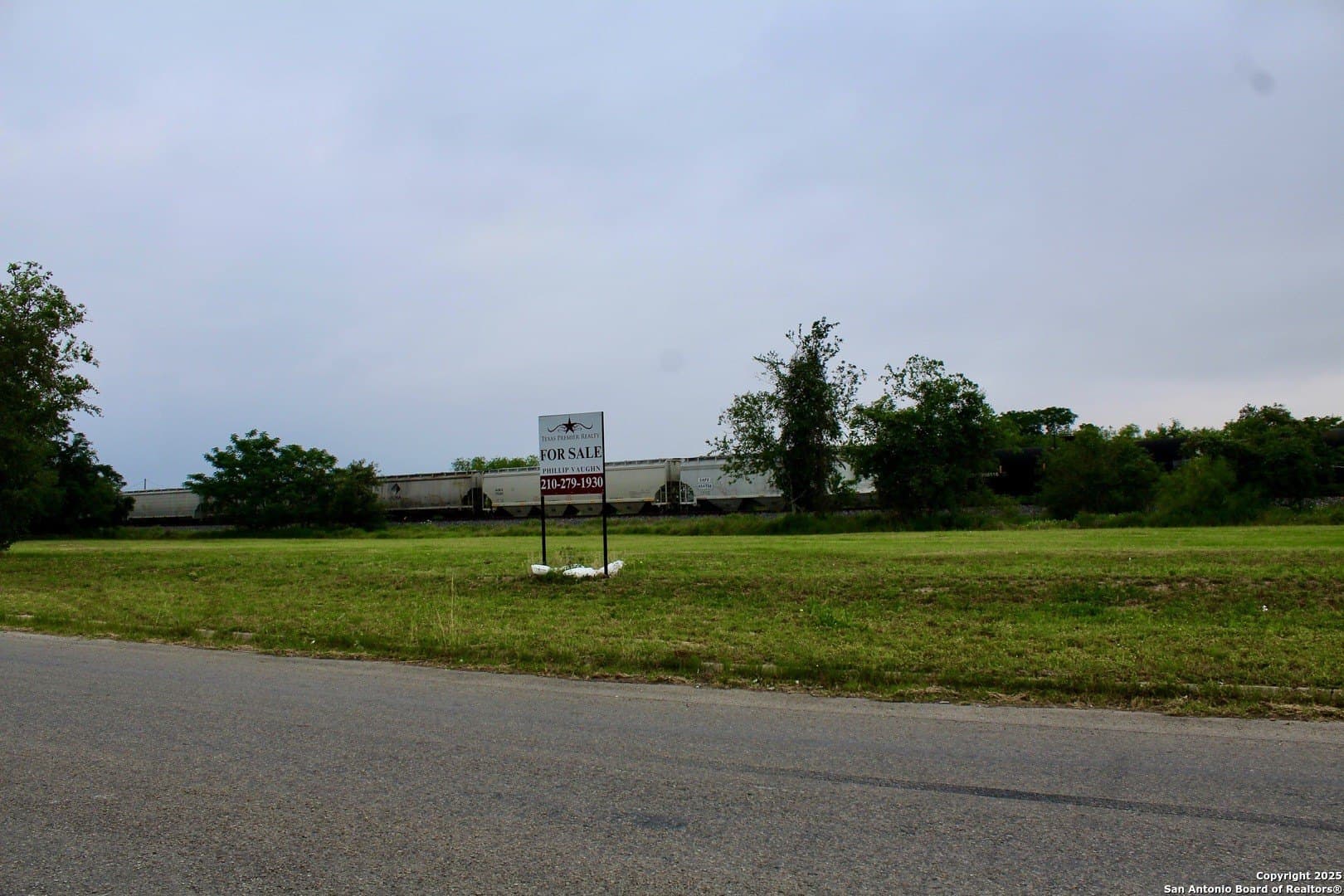 0.32 acres in Atascosa County - photo 5