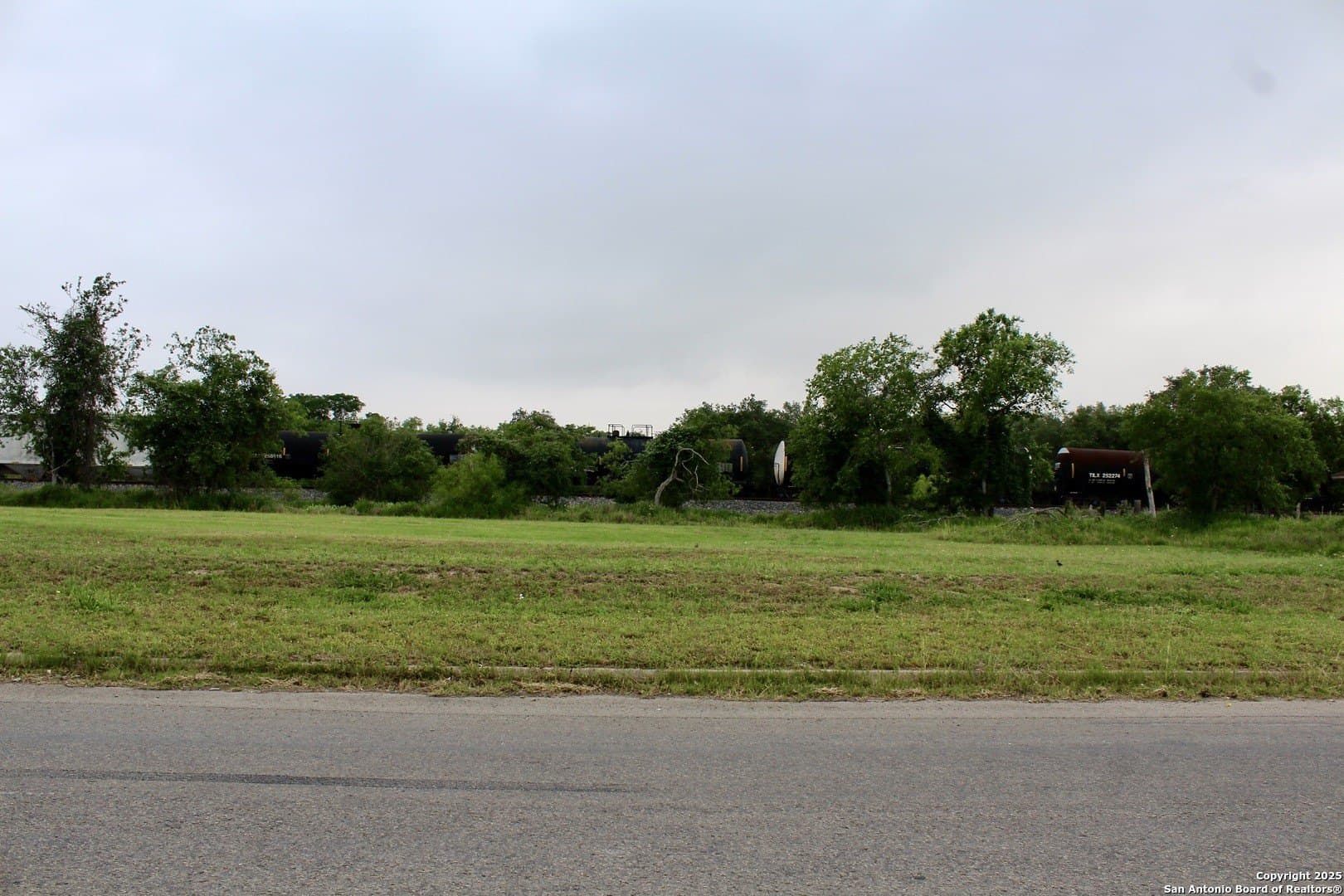 0.32 acres in Atascosa County - photo 6