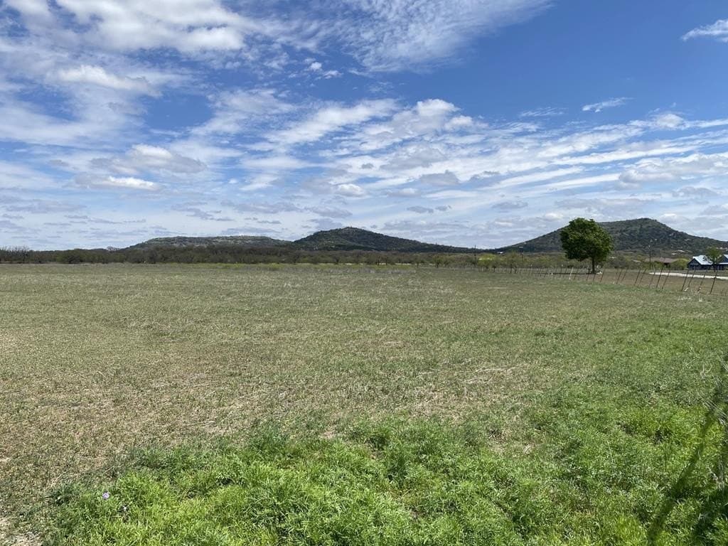 14 acres in Real County