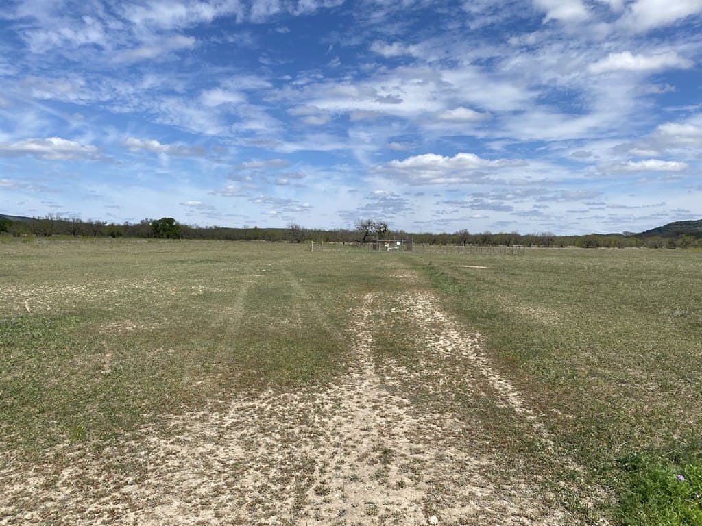 14 acres in Real County - photo 7