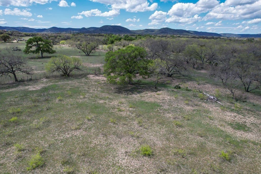 14 acres in Real County - photo 5