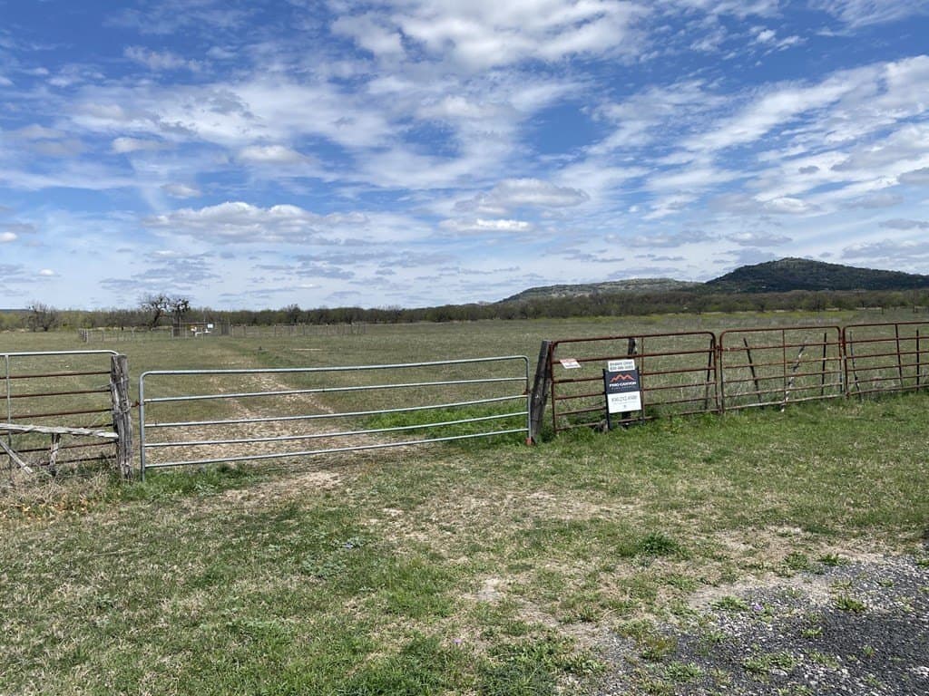 14 acres in Real County - photo 8