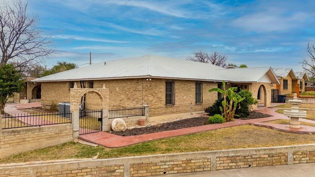 16,240 acres in Maverick County gallery image 2