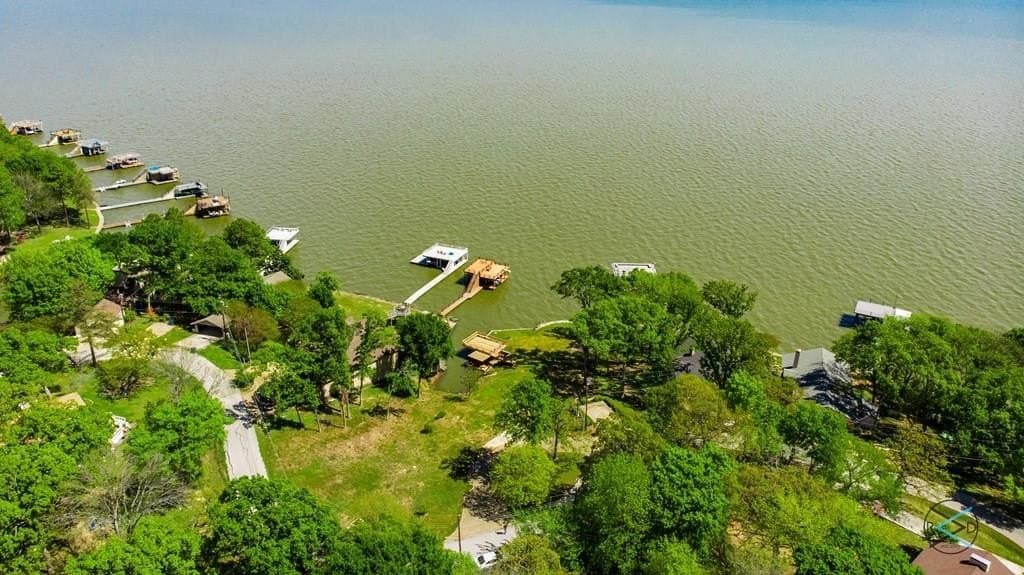 0.4 acres in Henderson County gallery image 2