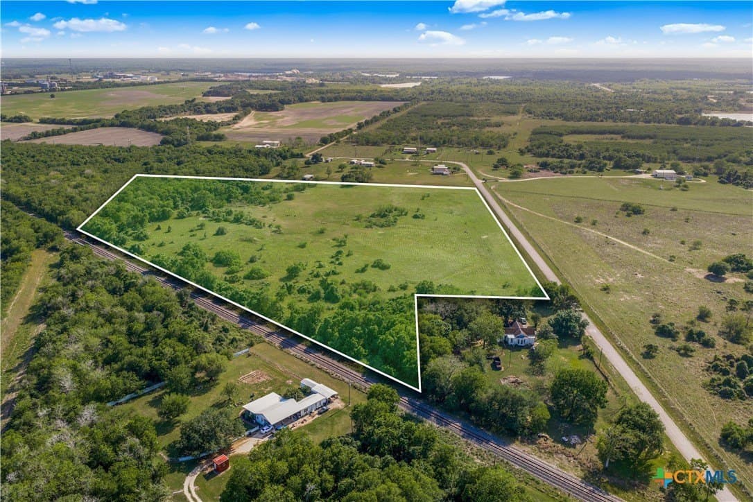 21.07 acres in Victoria County - photo 11