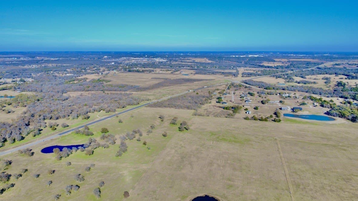 121.15 acres in Navarro County - photo 17