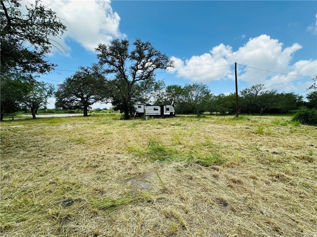 2.17 acres in Bee County gallery image 2