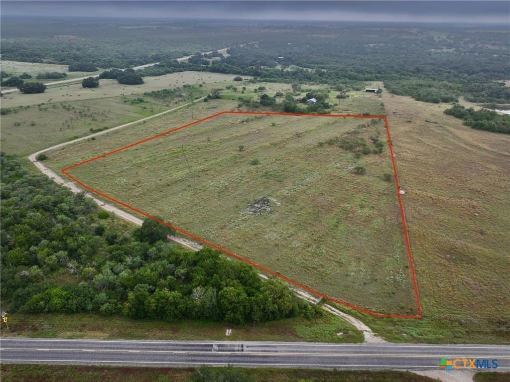 10 acres in DeWitt County
