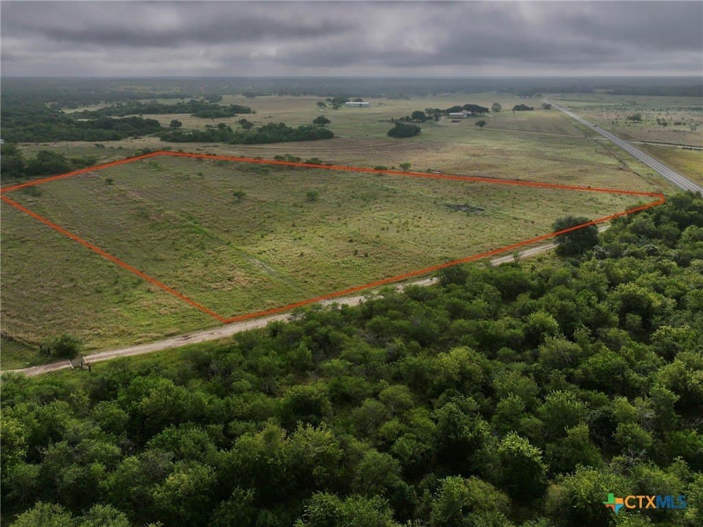 10 acres in DeWitt County gallery image 3