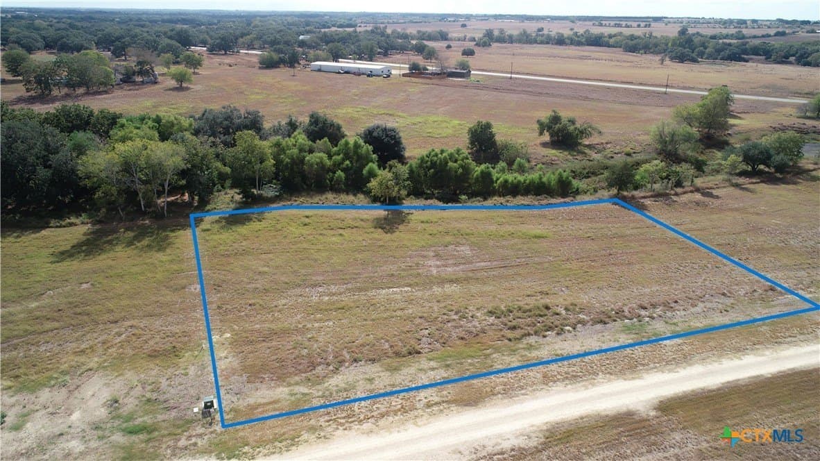 2.07 acres in Lavaca County