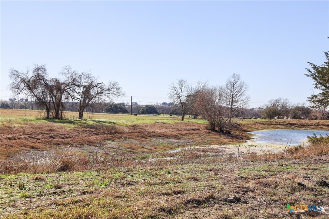 2.07 acres in Lavaca County gallery image 3