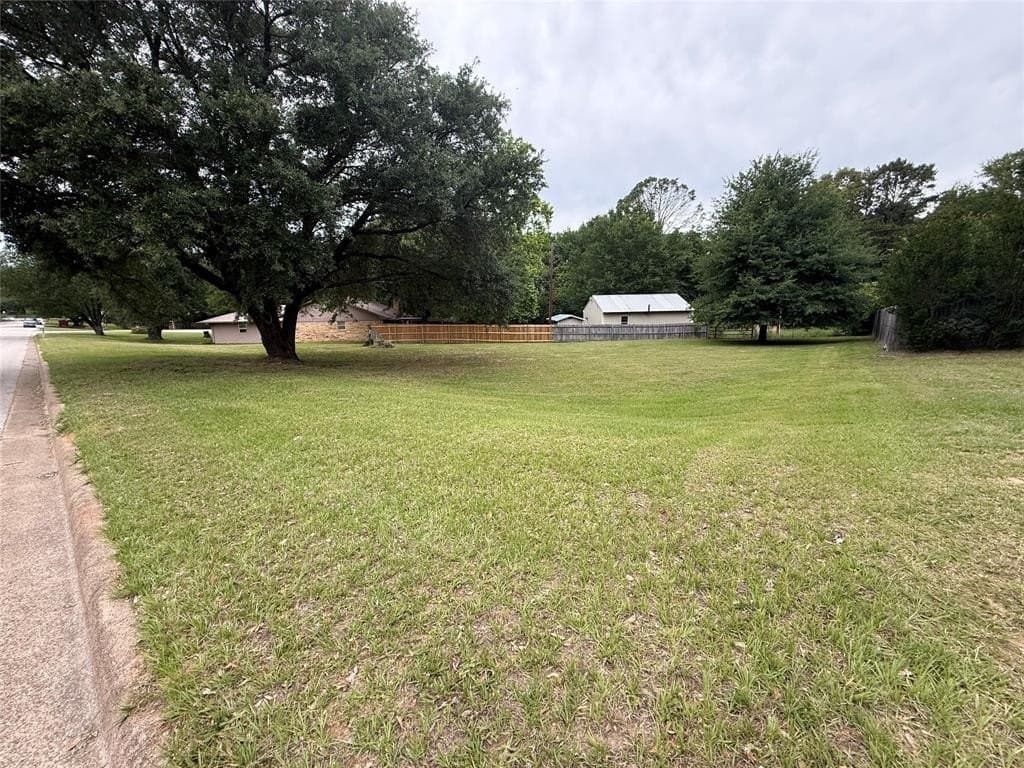 0.32 acres in Henderson County gallery image 2