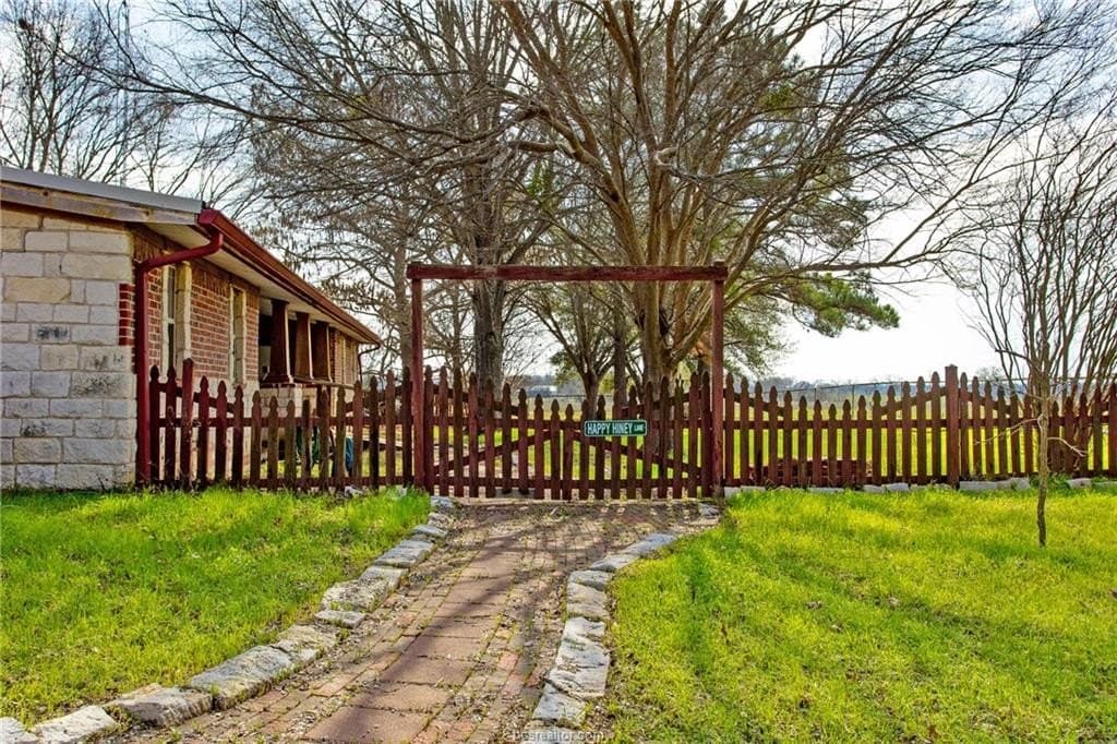 153.12 acres in Burleson County - photo 12